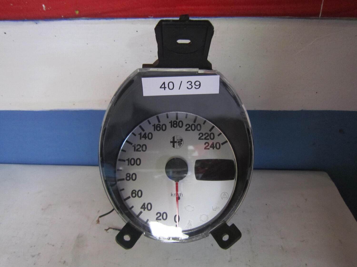 40-39 Quadro Strumenti / Contachilometri Alfa Romeo / Fiat / Lancia 68.5084.001.0 6850840010 61.6034.001.0 6160340010 Diesel 156 1.9