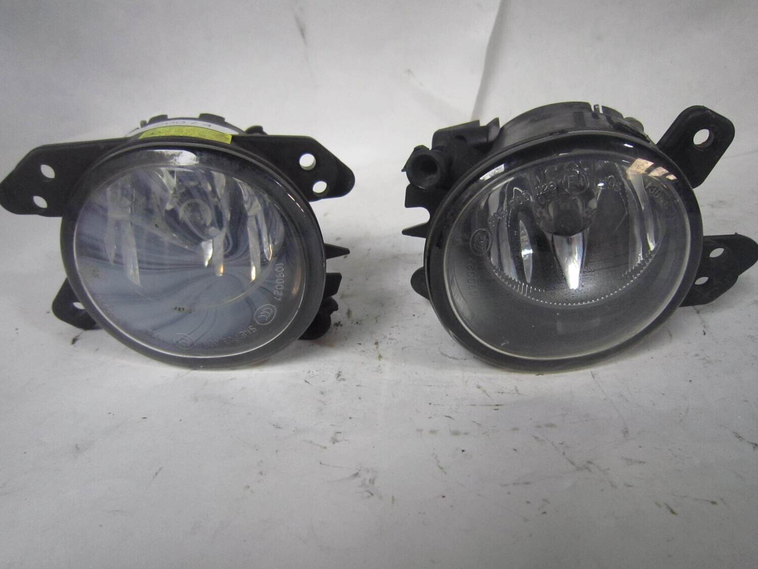 200-4 Fanale Fendinebbia Anteriore Automotive Lighting 0 305 076 001 01 030507600101 A 251 820 07 56 A2518200756 COPPIA SMART 451
