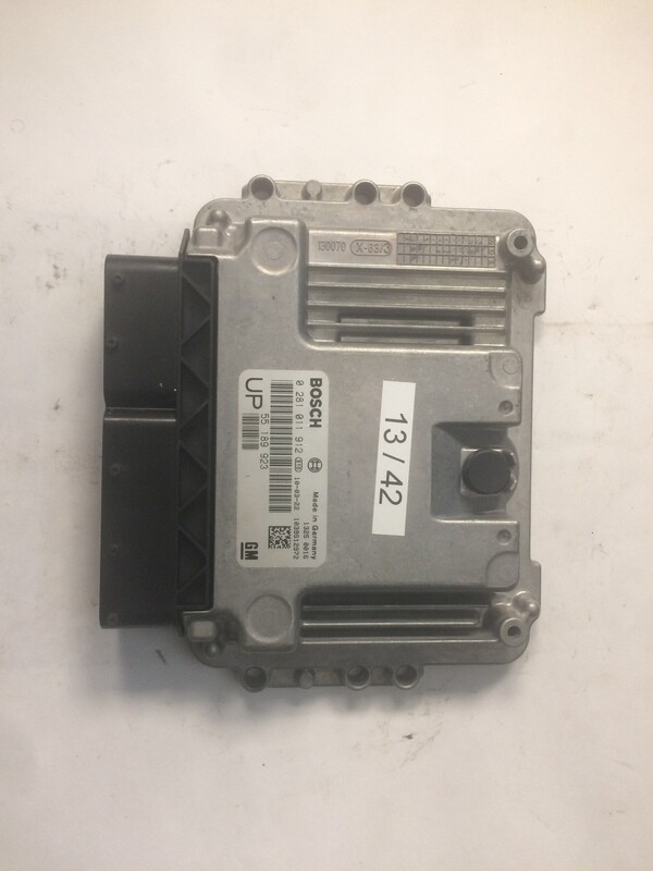 13-42 Centralina Motore Bosch 0281011912 55189923 1039S12972 OPEL  ASTRA 1.9 CDTI