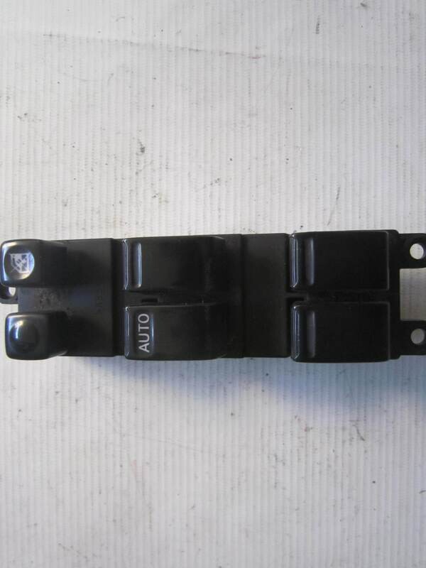 400-237 Pulsantiera Alzacristalli Nissan 26401 AV640 26401AV640 C8D-D702N C8DD702N 0172N1   PRIMERA