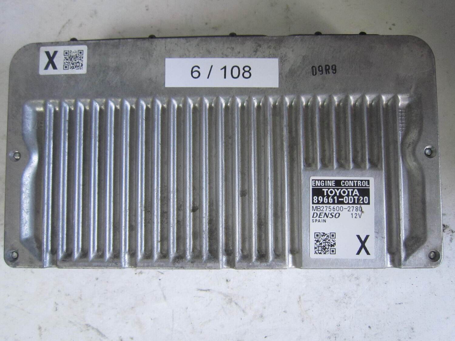 6-108 centralina motore denso 89661-0dt20 mb275600-2780    toyota yaris