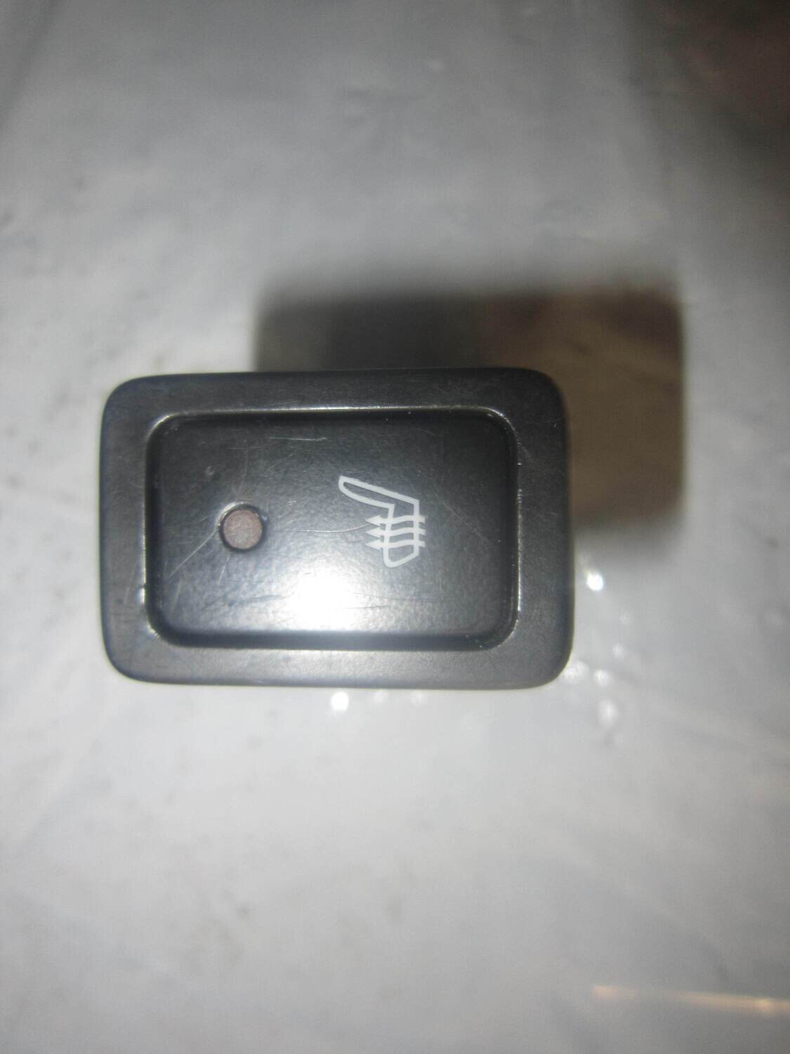 400-430 Pulsante Riscaldamento Sedile Suzuki Pulsante   Riscaldamento Sedile   SUZUKI GENERICA BALENO