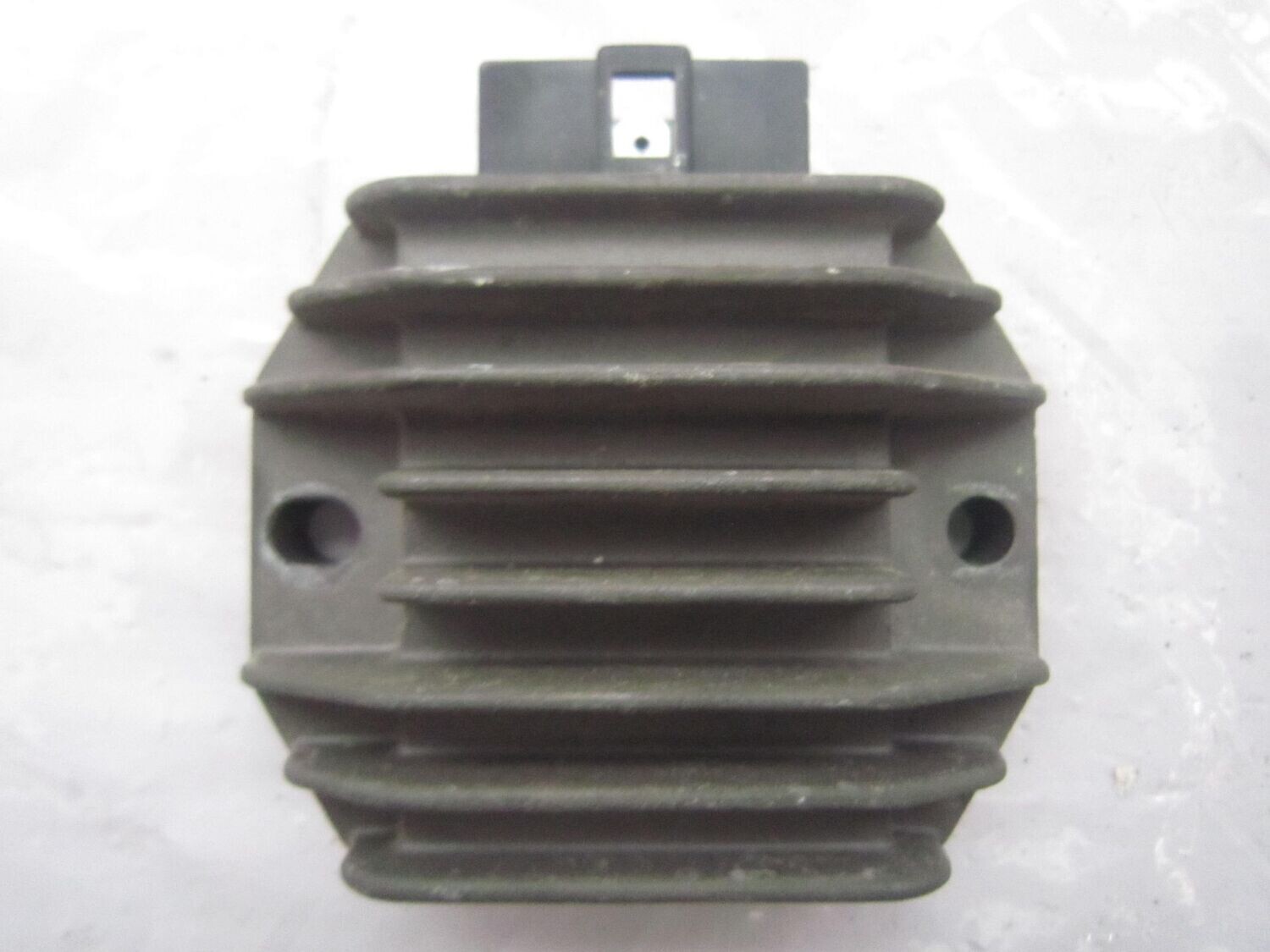 36-235 Regolatore Di Tensione Hella KG SH640EA       YAMAHA Benzina VARIE