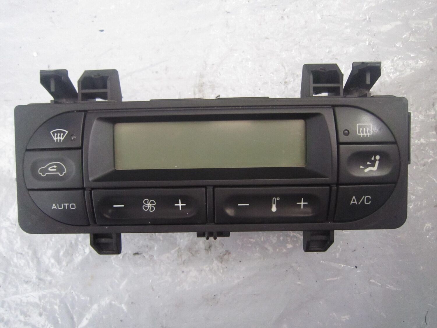 400-482 Unità controllo del clima Citroen / Peugeot 96588239XT       CITROEN / PEUGEOT  C 2