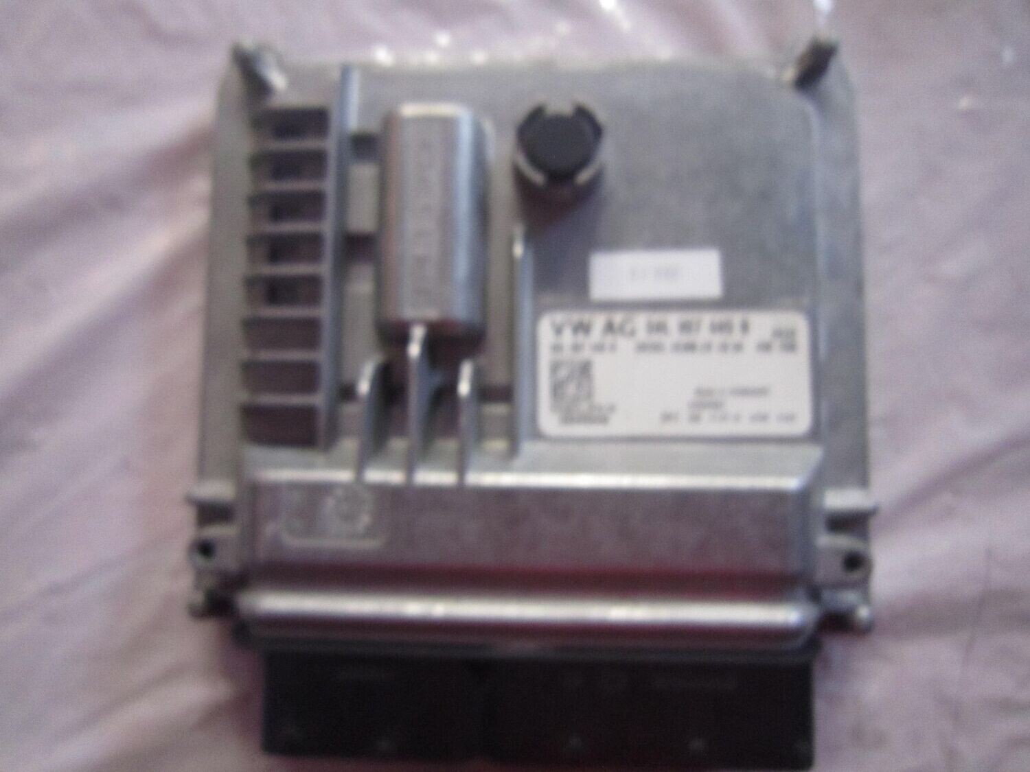 3-332 Centralina Motore Delphi 28445556   04L 907 445 B DIESEL DCM6.2V 20 04 HW H06  VOLKSWAGEN DIESEL GOLF