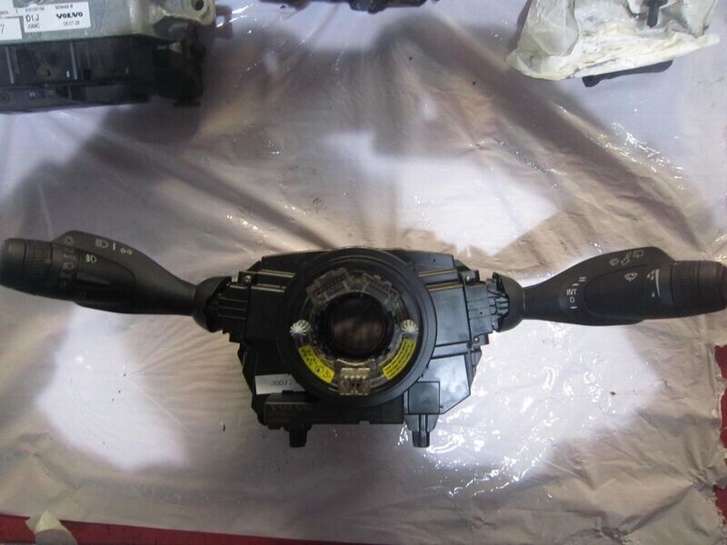 300-239 Comando Luci Devioluci Frecce Tergi Cruise Volvo 32266025       VOLVO  VARIE
