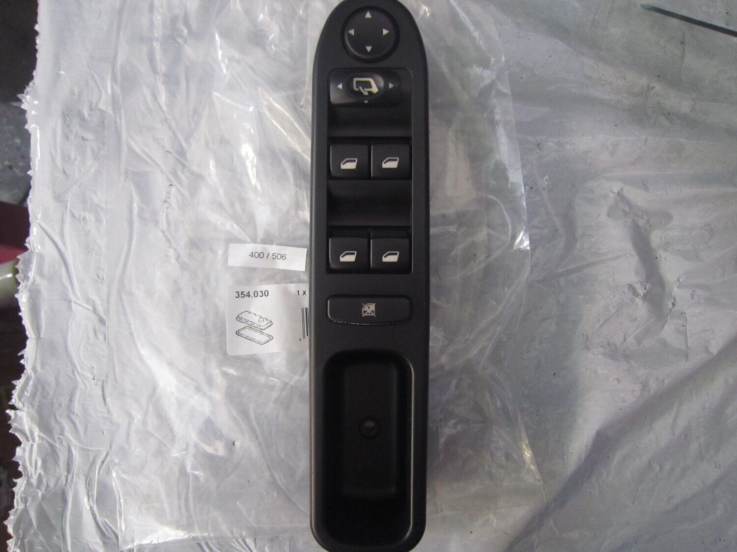 400-506 Pulsantiera Alzacristalli   354.030   PRODOTTO NUOVO    PEUGEOT  207