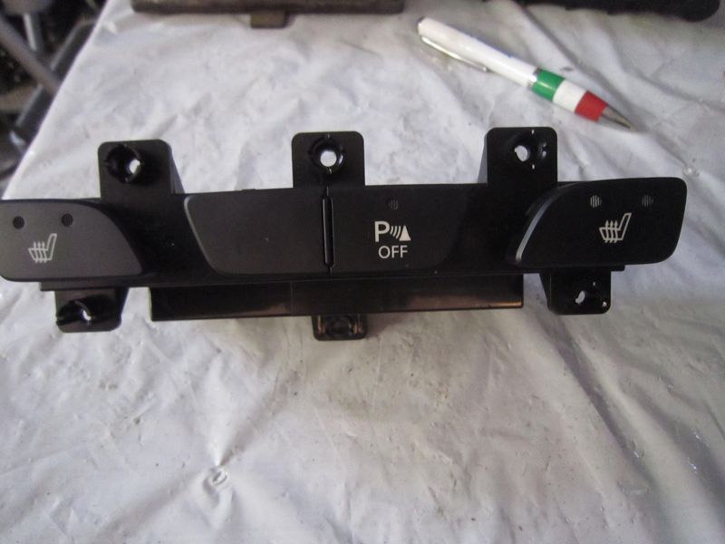 400-543 Pulsante Riscaldamento Sedile Hyundai 93310-2Y100TAN 933102Y100TAN     HYUNDAI  IX 35