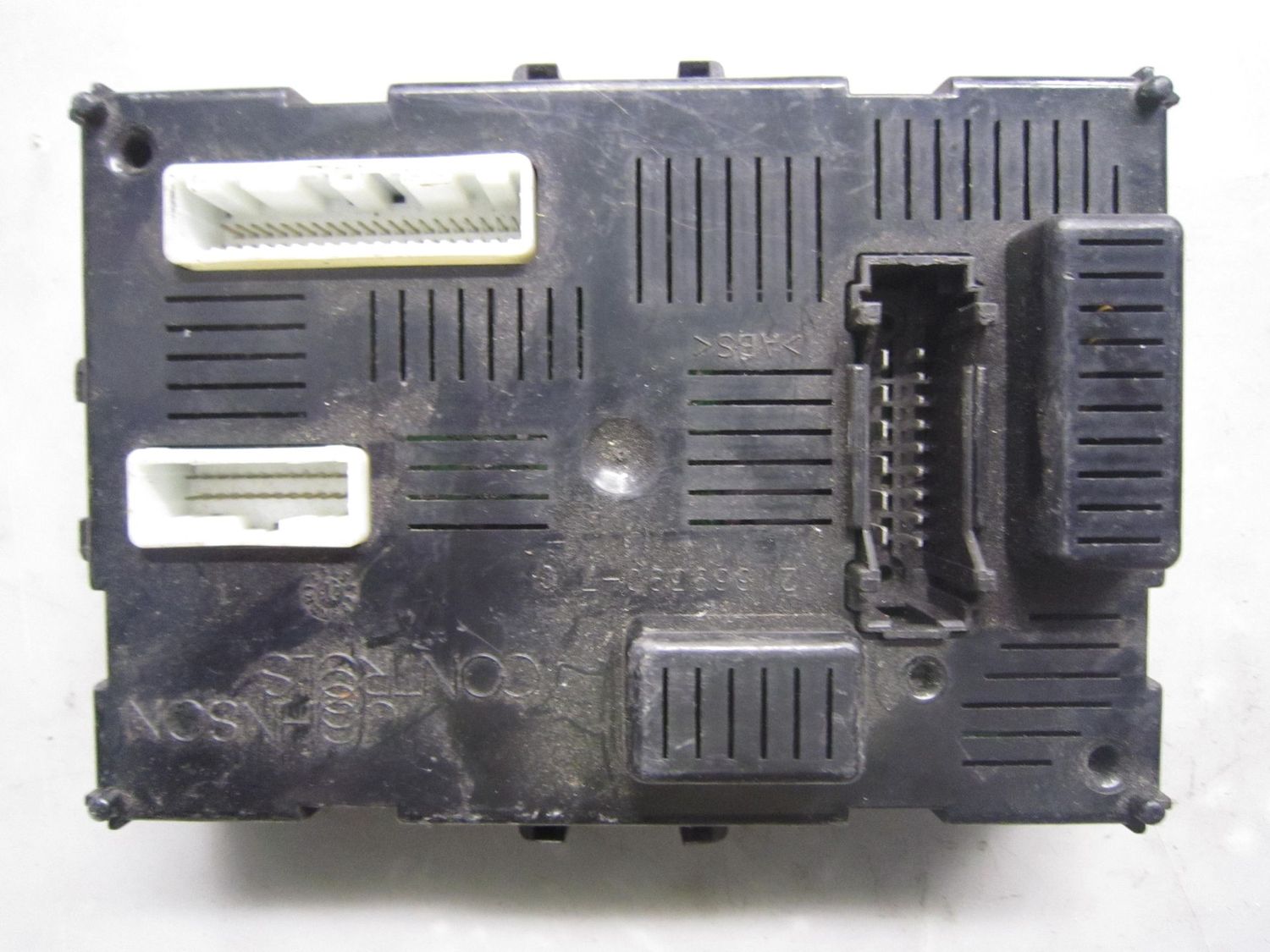 50-649 Body Computer Johnson Controls 284B2BC620   BCM L2NJ 21678053-2A1H A V5.13  NISSAN Diesel Micra
