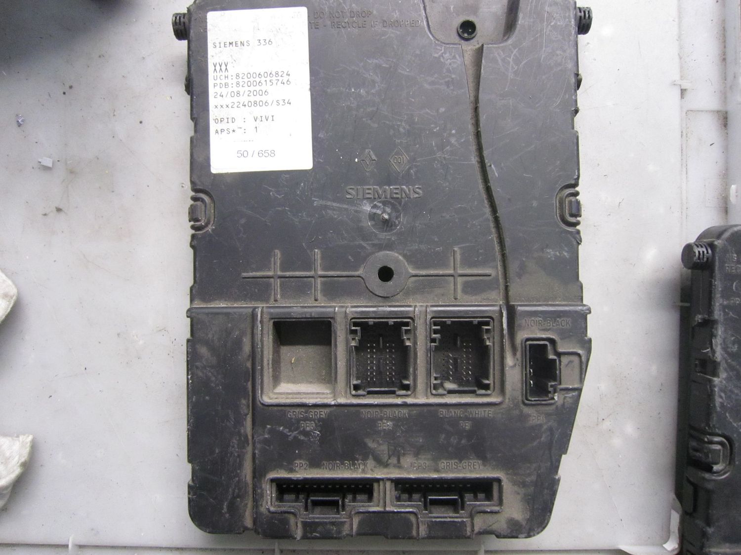 50-658 Body Computer Siemens 8200606824   8200615746    RENAULT Diesel MEGANE_SCENIC