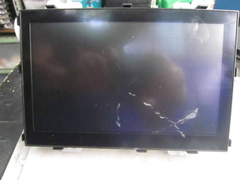20-590 Autoradio Chery TP9236K09   T15-7911071CD    DR  5	SCHERMO  DANNEGGIATO