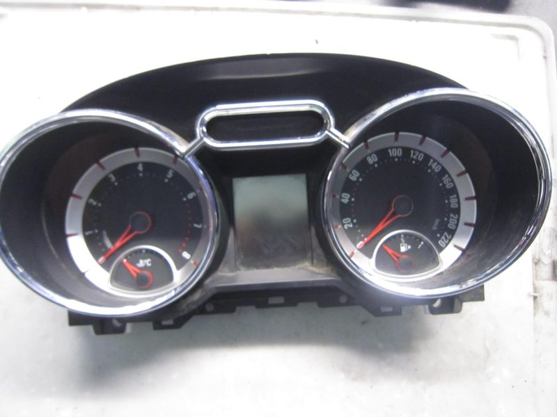 40-511 Quadro Strumenti / Contachilometri GM 39004993   AHFN SW: BC.MO   OPEL Benzina ADAM
