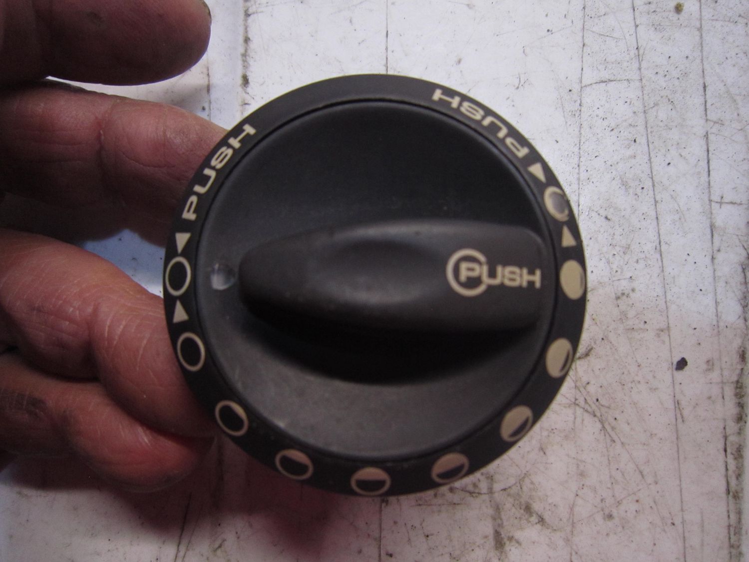 400-593 Pulsante Tettuccio Citroen / Peugeot 96503302       CITROEN  C 3