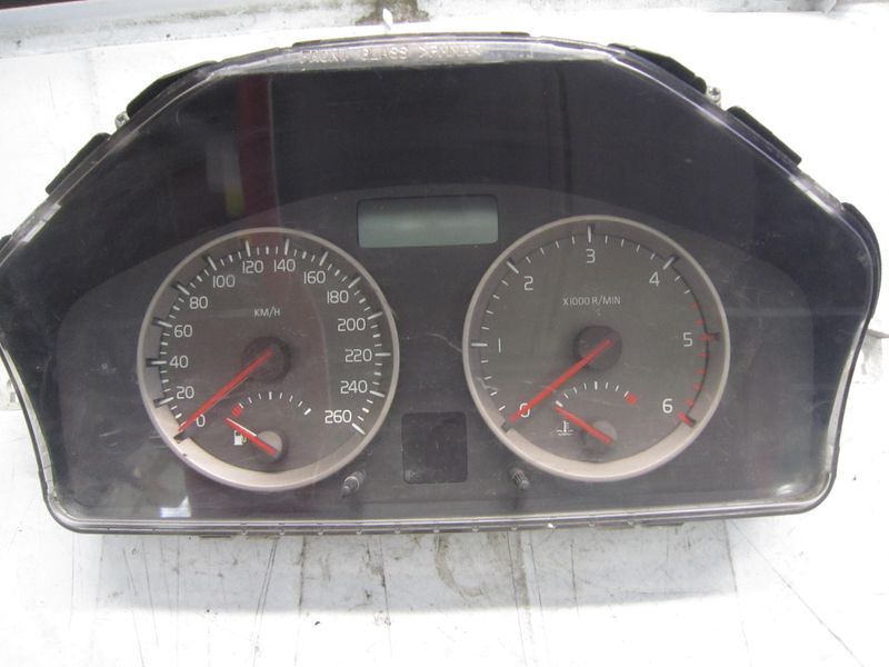 40-624 Quadro Strumenti / Contachilometri Volvo 8697035   30710071    VOLVO Diesel V 50