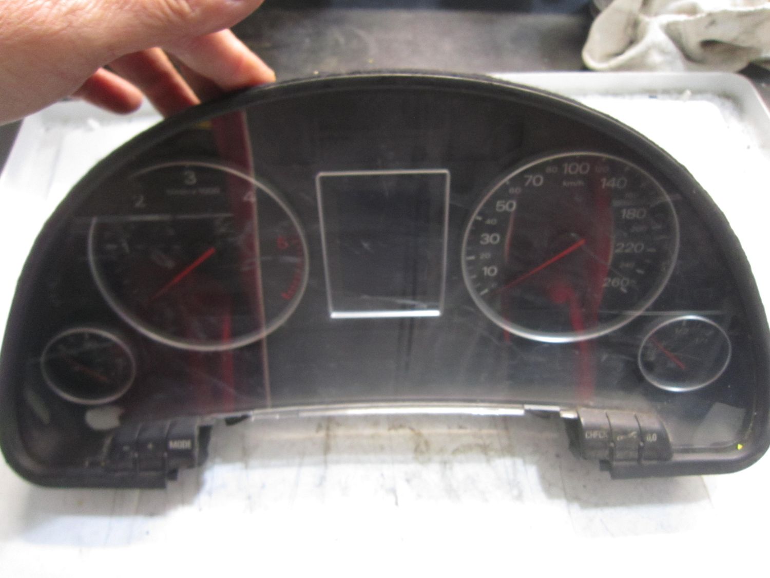 40-637 Quadro Strumenti / Contachilometri Bosch 1 036 901 830 1036901830 0 263 626 020 CARCASSA DANNEGGIATA   AUDI Diesel A 4