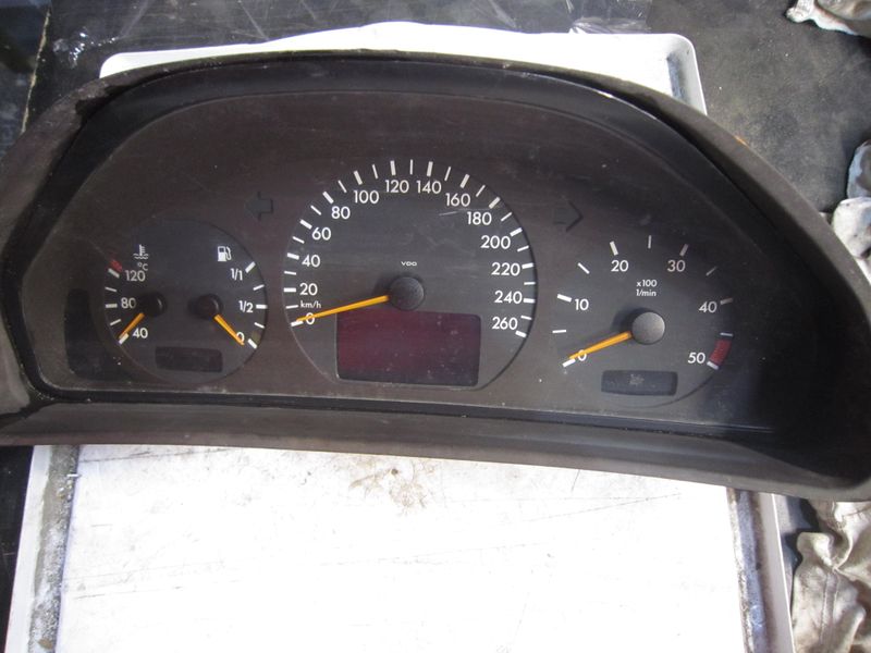 40-688 Quadro Strumenti / Contachilometri Vdo A 210 540 28 11 A2105402811 110.080.063/002 88-311281   MERCEDES Diesel CLASSE E