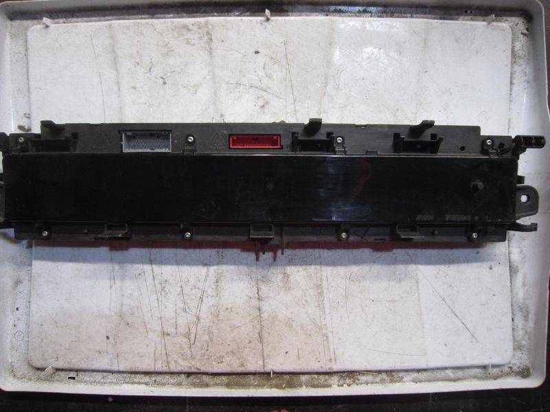 40-691 Quadro Strumenti / Contachilometri Johnson Controls 28113140-1 281131401 P8200 451 505 A J84 BG RUN4 V6.02    RENAULT Diesel Scenic