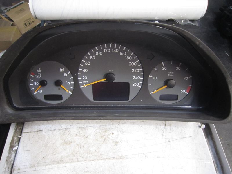 40-703 Quadro Strumenti / Contachilometri Vdo A 210 540 29 11 A2105402911 110.080.063/008 88-311281   MERCEDES Diesel CLASSE E