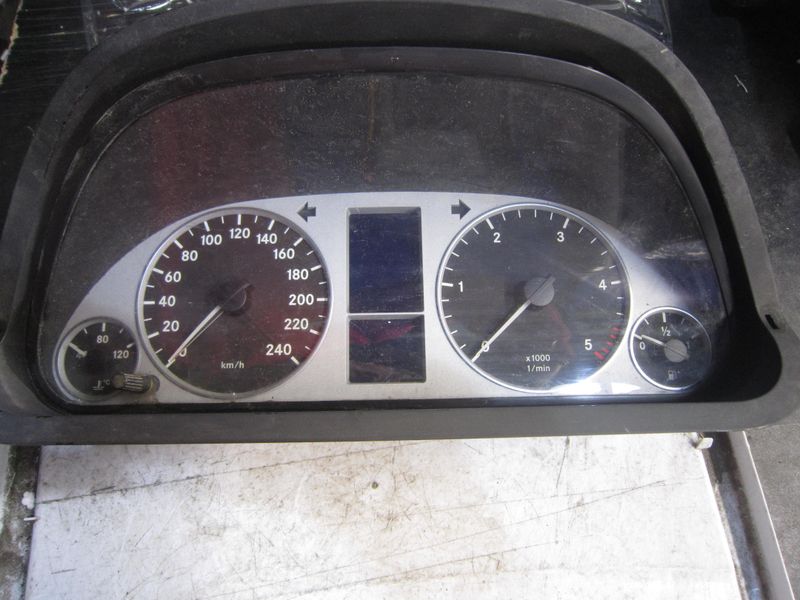 40-701 Quadro Strumenti / Contachilometri Bosch 1 031 098 101 1031098101        MERCEDES Diesel Classe A