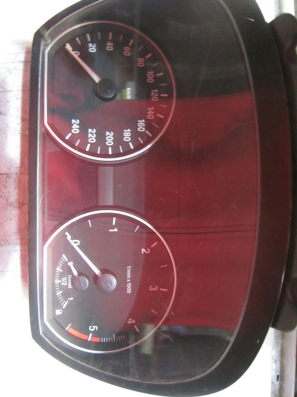 40-704 Quadro Strumenti / Contachilometri Borg 1041568         BMW Diesel Serie 1
