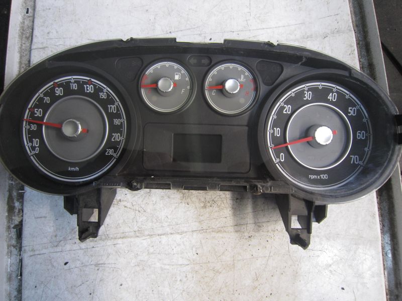 40-743 Quadro Strumenti / Contachilometri Alfa Romeo / Fiat / Lancia 5550030617   5550050900     FIAT Benzina Punto