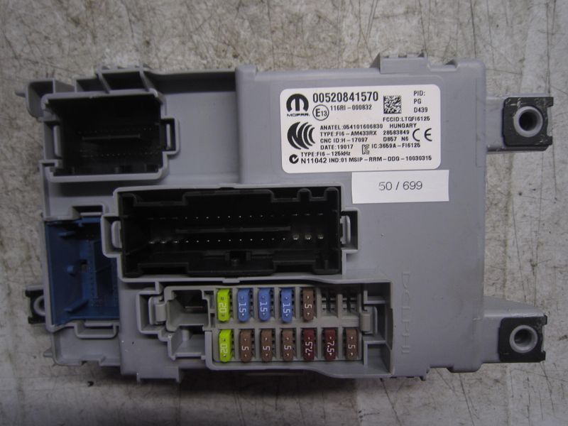 50-699 Body Computer Mopar 28583849   00520841570 FI6   FIAT Benzina 500
