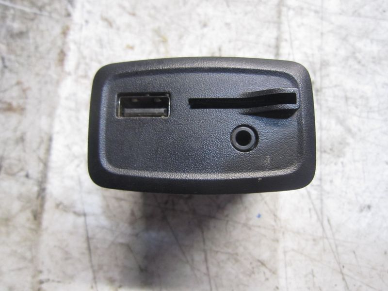 70-868 Modulo Usb Renault 280236951R       RENAULT  CAPTUR