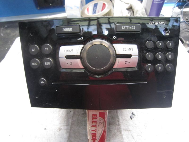 20-697 Autoradio GM 497 316 088 497316088 UZU CD 30 MP3 HF   OPEL  CORSA
