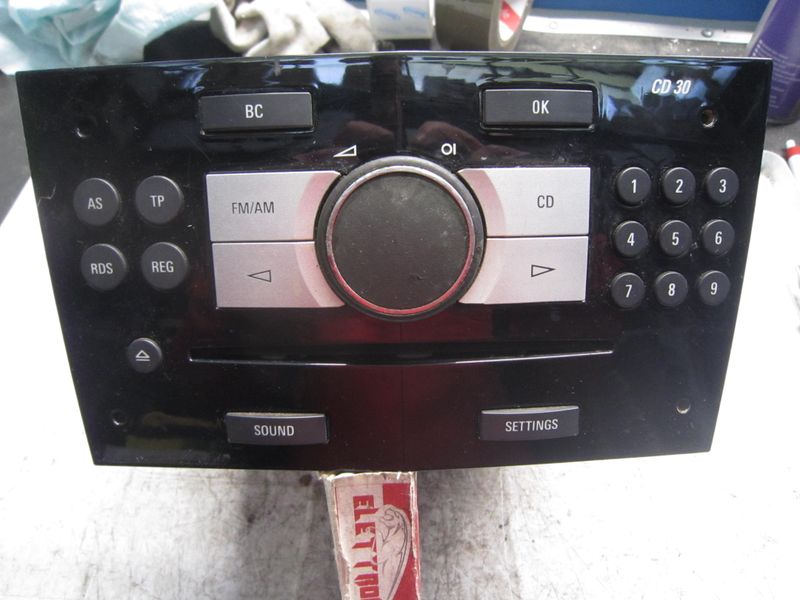 20-720 Autoradio GM 497 316 088 497316088 UZU CD 30 MP3 HF   OPEL  CORSA