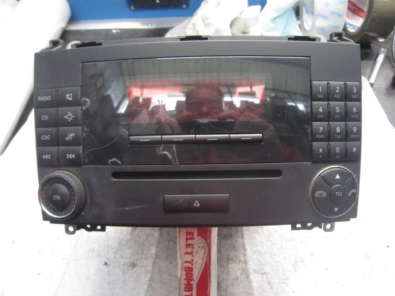 20-687 Autoradio Mercedes A 169 870 02 89 A1698700289 MF2550    MERCEDES  CLASSE A