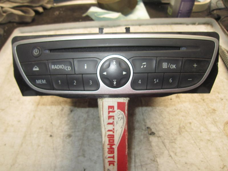 20-696 Autoradio Renault 2811 500 30R 281150030R     RENAULT  Scenic
