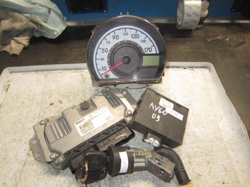 95-361 Kit Motore Toyota 0 261 S04 464 0261S04464 89661-0H070 89740-0H011 83800-0H012-A 73678312   CHIAVE TOYOTA Benzina Aygo