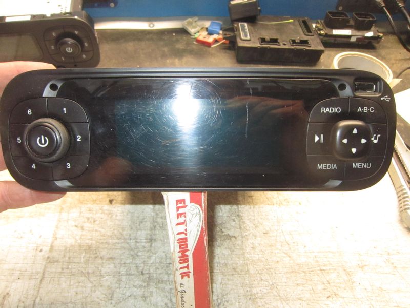 20-734 Autoradio Mopar 07357174960   F139 MID USB DAB 07357166410   FIAT  Panda