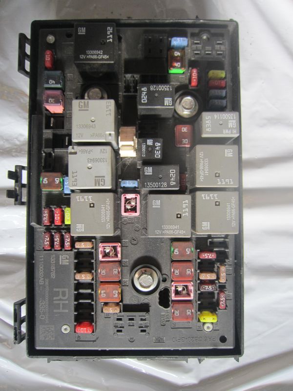 60-124 Scatola Fusibili Gm 13318782   1110032AB    OPEL Diesel Astra
