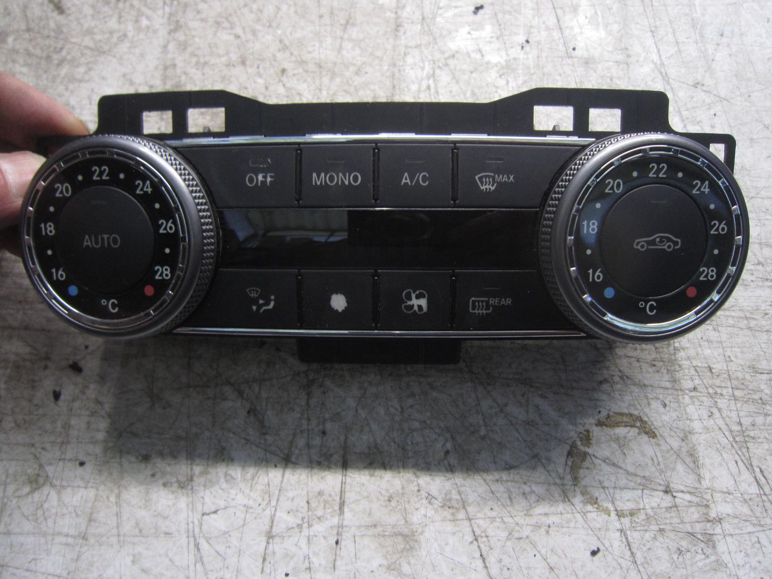 400-675 Unità Controllo Del Clima Mercedes 204 830 82 85 2048308285 Q 02 HW: 2906 SW: 0607.00  MERCEDES  Classe C