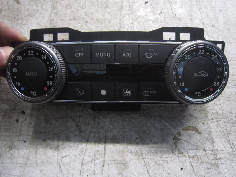 400-675 Unità Controllo Del Clima Mercedes 204 830 82 85 2048308285 Q 02 HW: 2906 SW: 0607.00  MERCEDES  Classe C