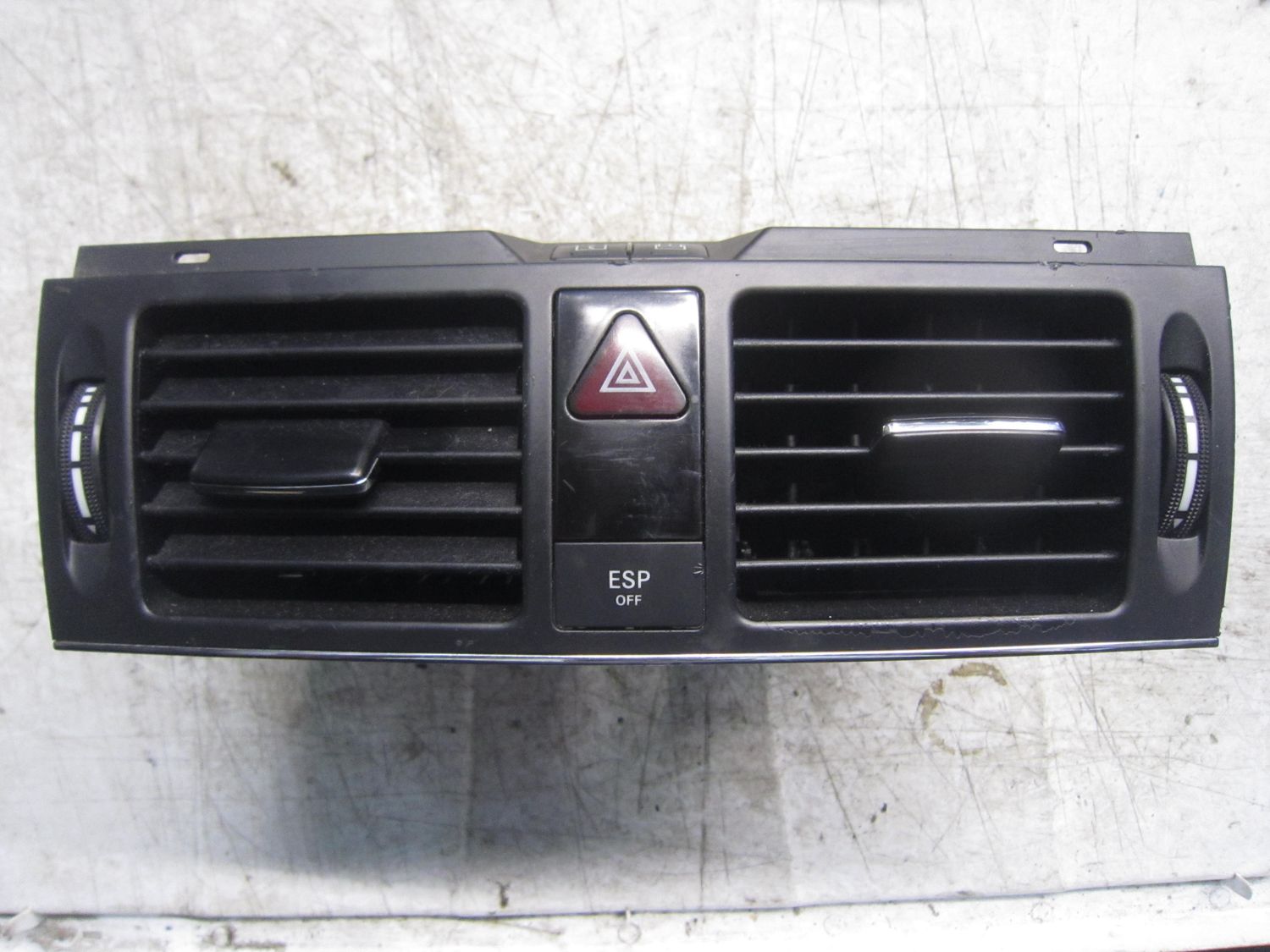 400-679 Bocchette Aria Mercedes 2048702851   2048201910    MERCEDES  CLASSE C
