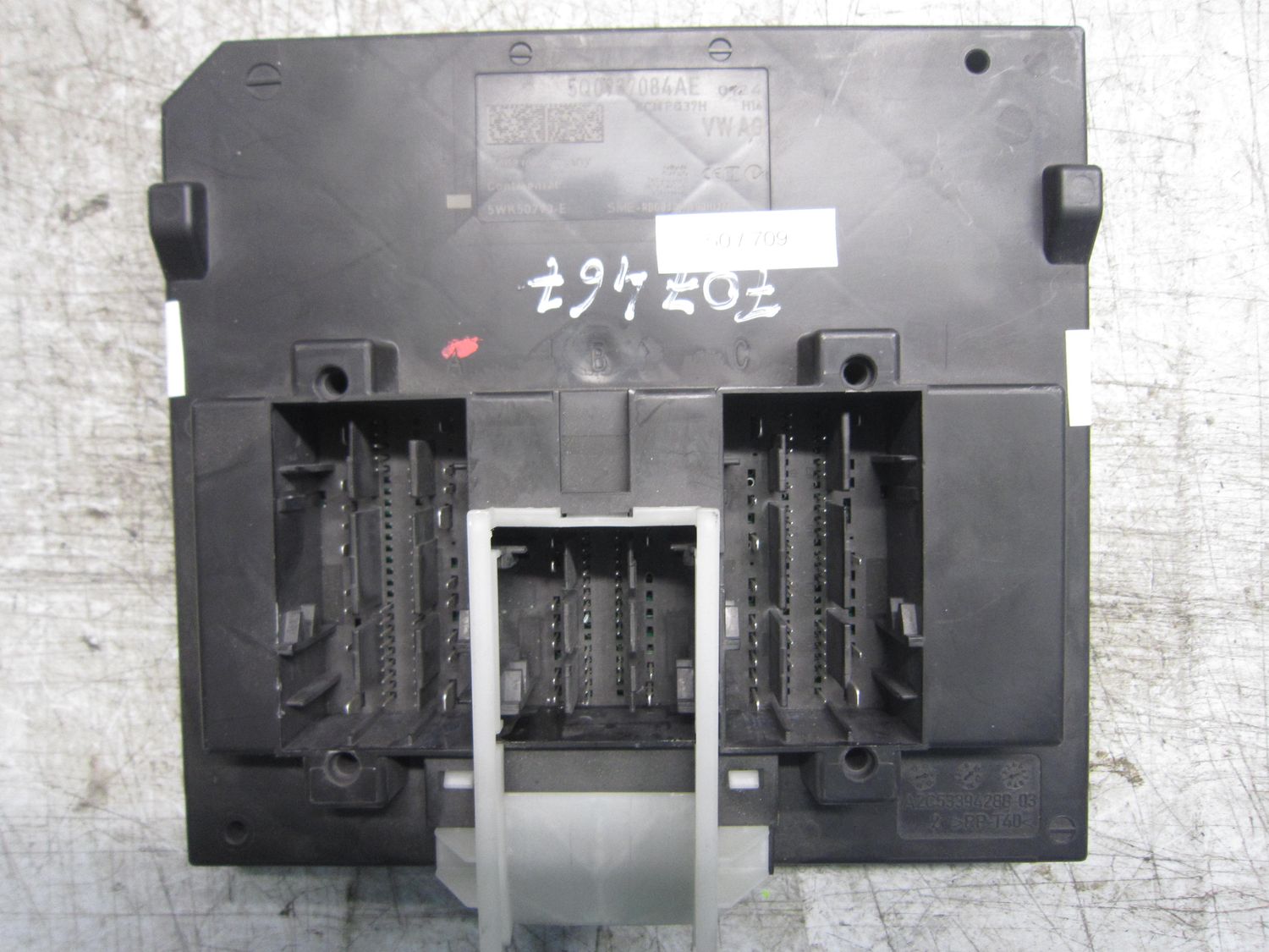 50-709 Body Computer Continental 5Q0937084AE   BCM PQ37H 5WK50793-E H16  VOLKSWAGEN  Golf