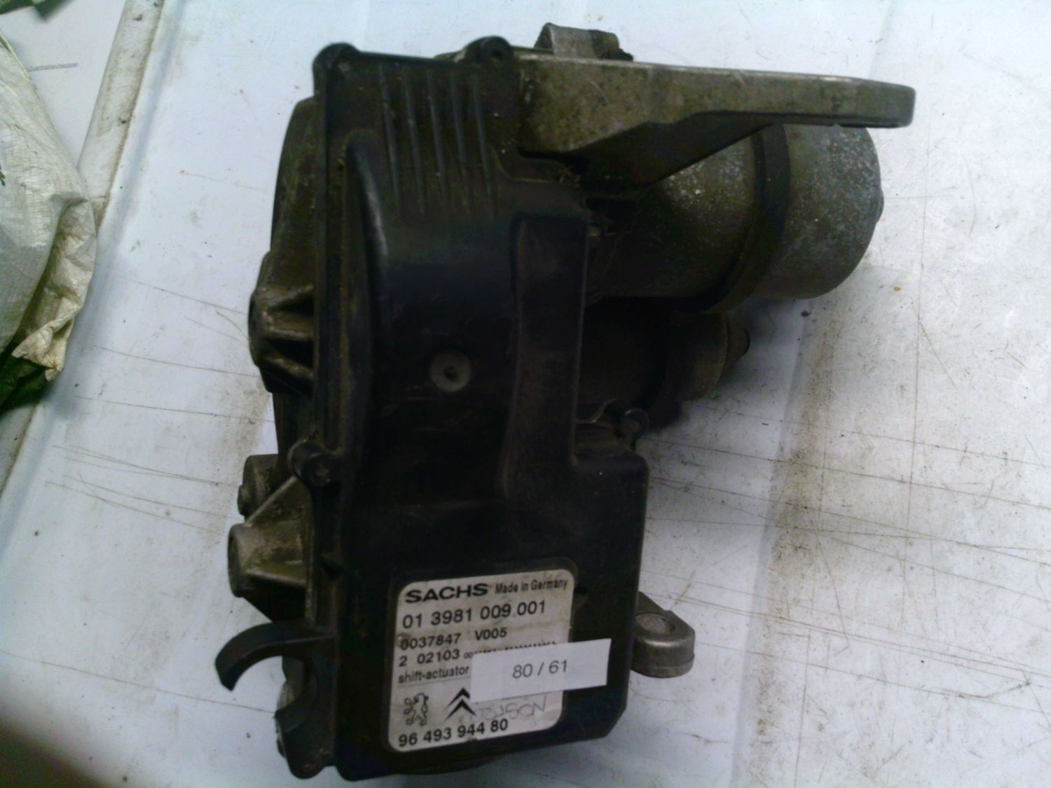 80-61 Attuatore Cambio Sachs 96 493 944 80 9649394480 01 3981 009 001 V005   CITROEN / PEUGEOT  Varie