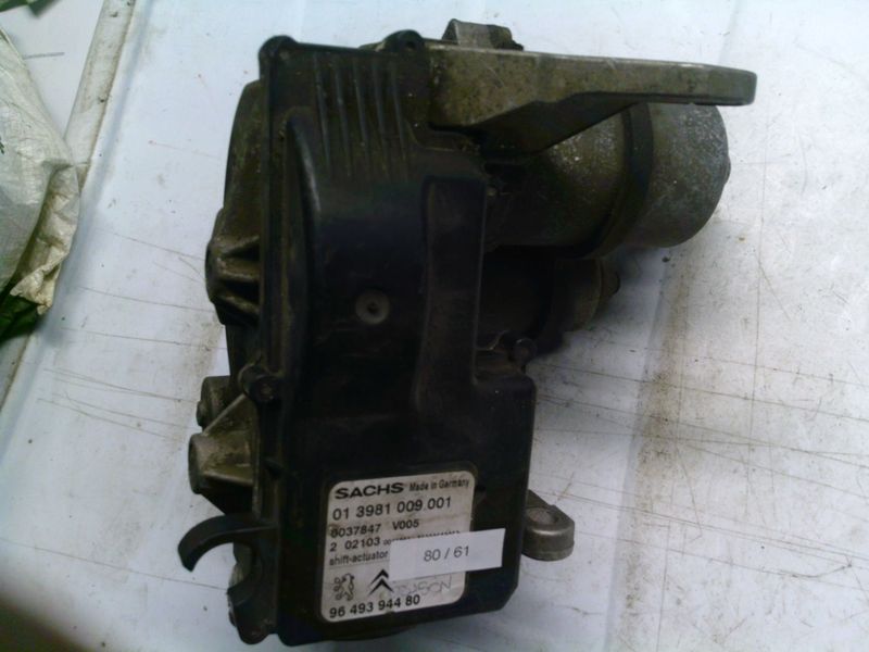 80-61 Attuatore Cambio Sachs 96 493 944 80 9649394480 01 3981 009 001 V005   CITROEN / PEUGEOT  Varie