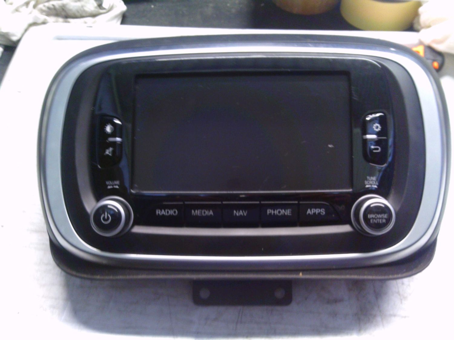20-766 Autoradio Continental 07356265270   QNG-BE2812   VETRO LEGGERMENTE GRAFFIATO  FIAT  500