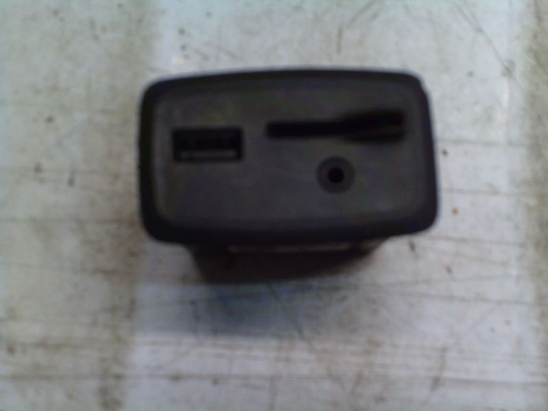 70-908 Modulo USB Renault 280237342R       RENAULT  VARIE