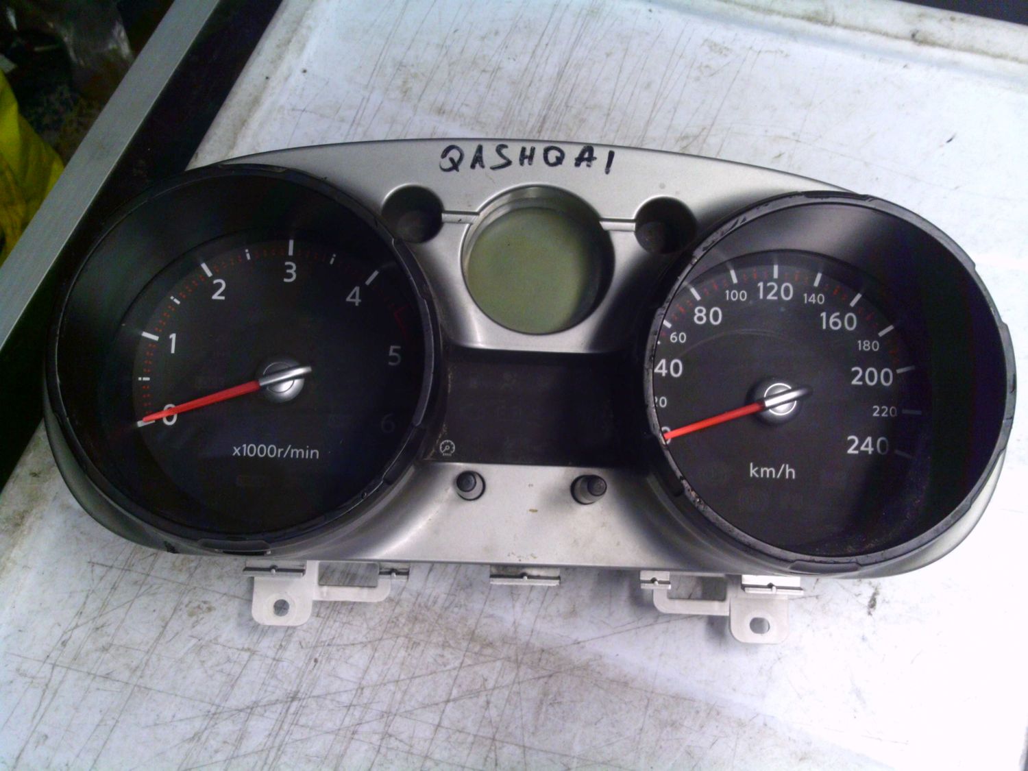 40-832 Quadro Strumenti / Contachilometri Nissan JD08E       NISSAN Diesel Qashqai