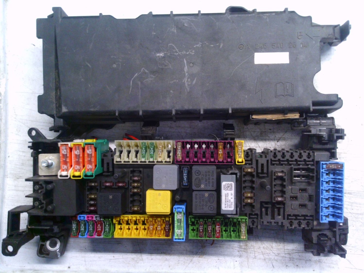 60-385 Scatola Fusibili Mercedes A 246 540 26 14 A2465402614     MERCEDES  GLA