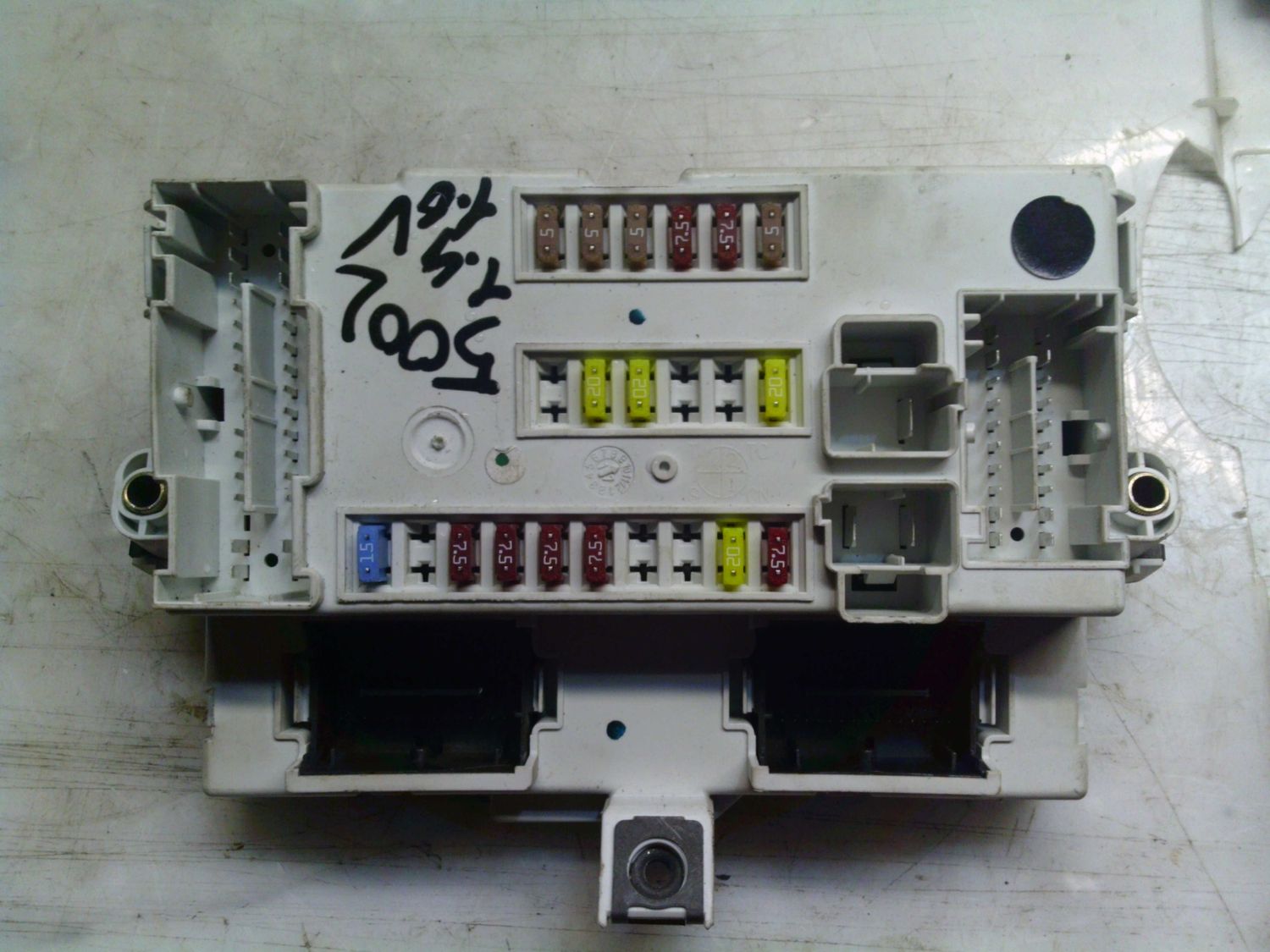 50-752 Body Computer Mopar 52094048   BCM 330J.23    FIAT Diesel 500