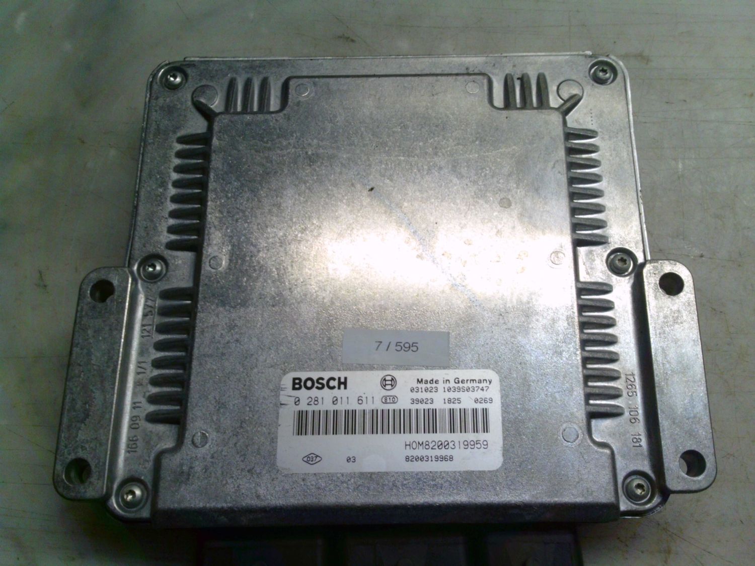 7-595 Centralina Motore Bosch 0 281 011 611 0281011611 8200319959 8200319968   MITSUBISHI Diesel SPACE STAR