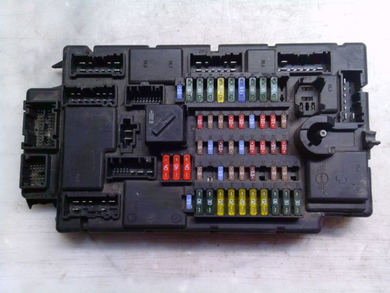 60-415 Scatola Fusibili Mini 9812535   6135 9812535-03 HW: D1 SW: 17.04.00  MINI Benzina Cooper