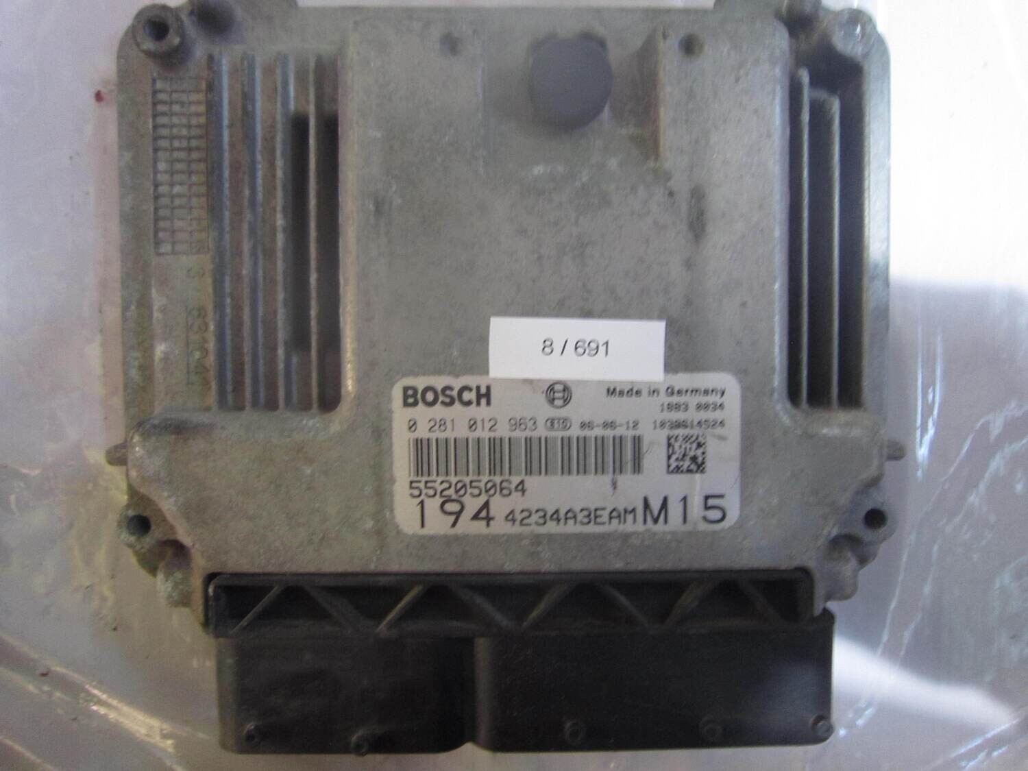 8-691 Centralina Motore Bosch 0 281 012 963 0281012963 55205064 1039S14524 194 4234A3EAM M15 ALFA ROMEO / FIAT / LANCIA Diesel CROMA 1.9 8-691 Centralina Motore Bosch 0 281 012 963 0281012963 55205064 1039S14524 194 4234A3EAM M15 ALFA ROMEO / FIAT / LANCIA Diesel CROMA 1.9