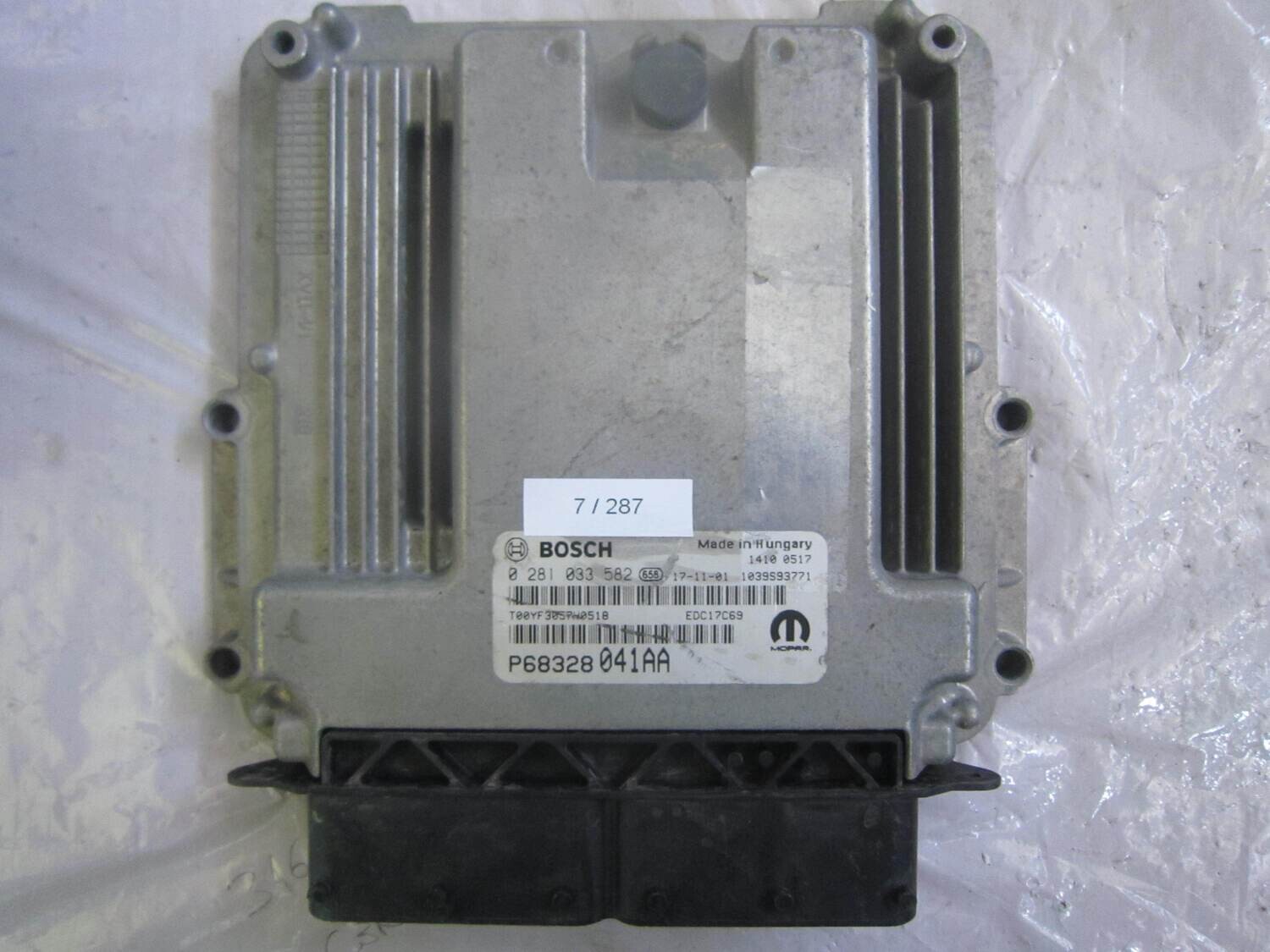 7-287 Centralina Motore Bosch 0 281 033 582 0281033582 P68328 041AA P68328041AA EDC17C69 2844510 JEEP Diesel COMPASS 1.6 7-287 Centralina Motore Bosch 0 281 033 582 0281033582 P68328 041AA P68328041AA EDC17C69 2844510 JEEP Diesel COMPASS 1.6