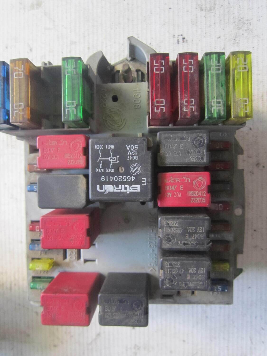 60-99 Scatola Fusibili Alfa Romeo / Fiat / Lancia 51724394 Diesel STILO 60-99 Scatola Fusibili Alfa Romeo / Fiat / Lancia 51724394 Diesel STILO